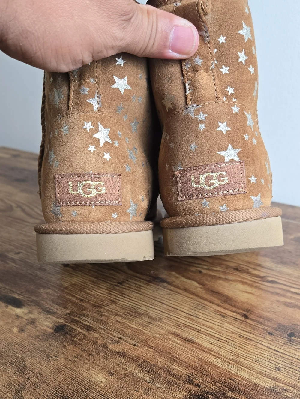 UGG Kids' Classic Mini II Stars Chestnut Suede Shearling Boot Sz 6Y Cabincore